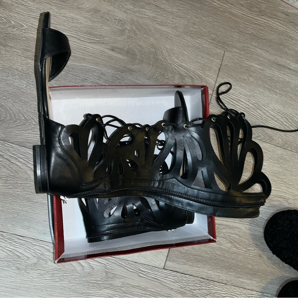 Elegant Black Women's Sandals worn twice. (USED)